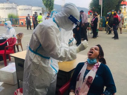 पेट्रोलियम मजदुरहरुको पीसीआर परीक्षणका लागि स्वाब सङ्कलन item-thumbnail